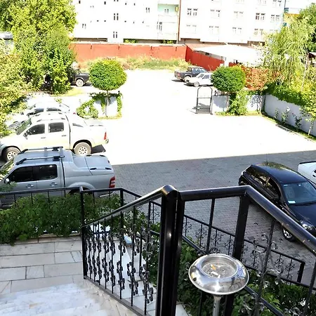 Garden Hotel 3*